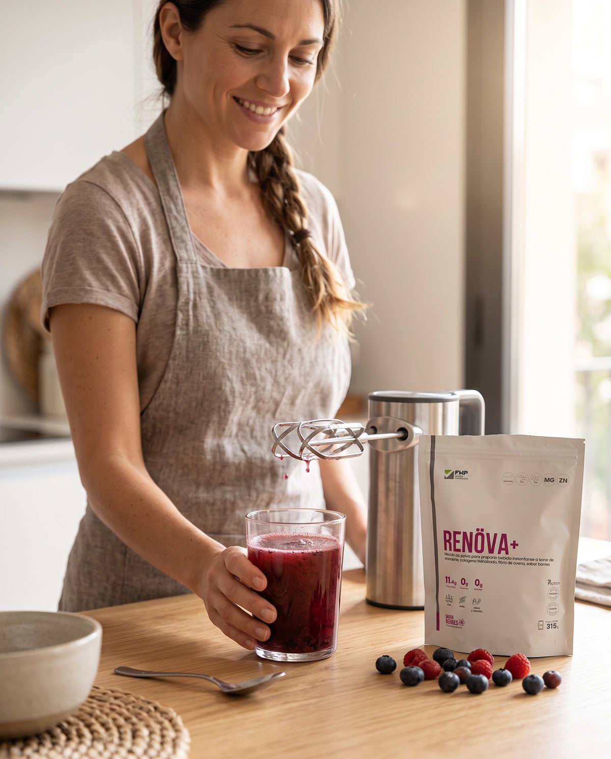 Removiendo la bebida de RENÖVA+ recién preparada